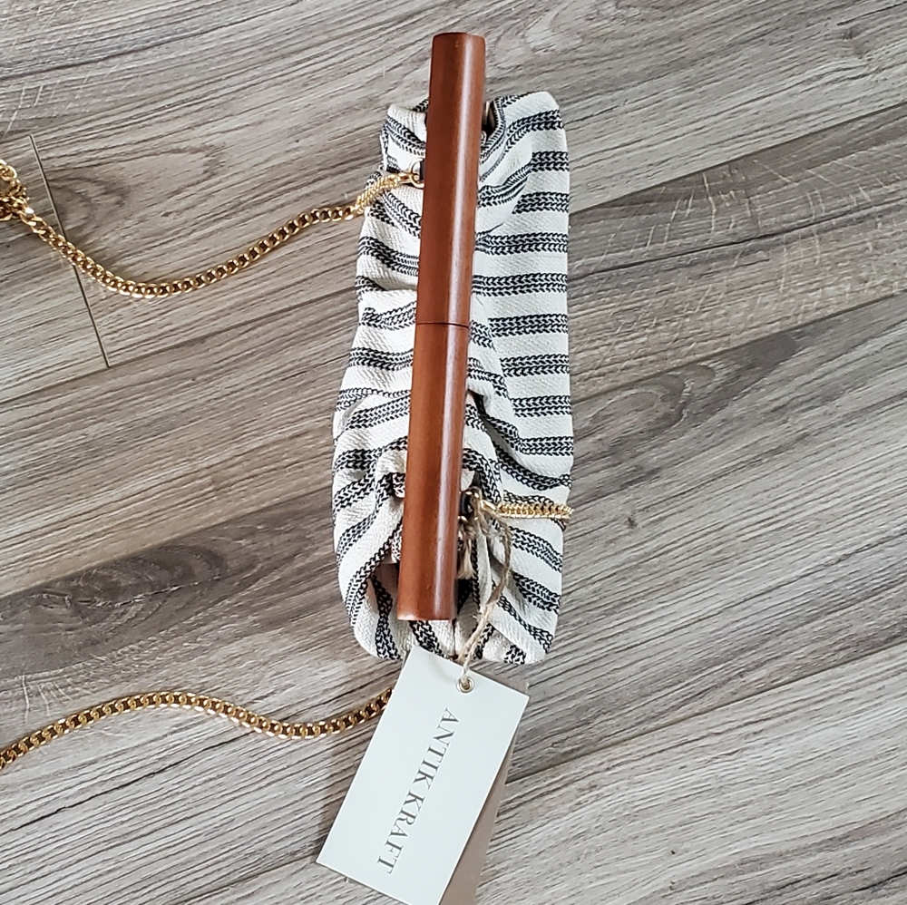 Antik Kraft Black and White Crossbody Bag - Picture 8 of 15